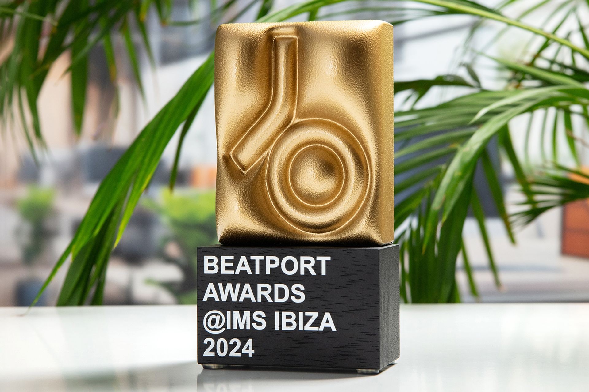 Glasso custom award