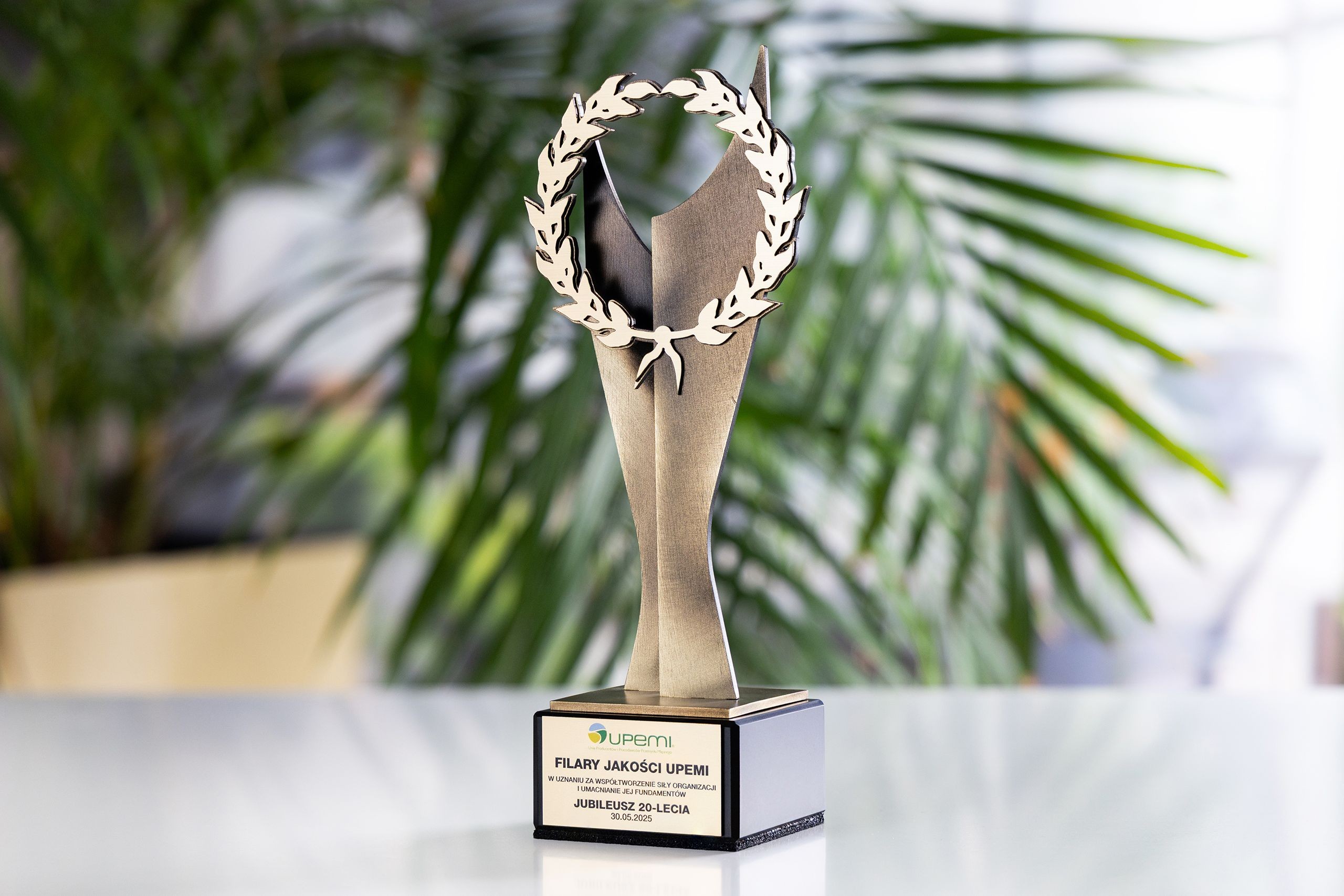 Glasso custom award