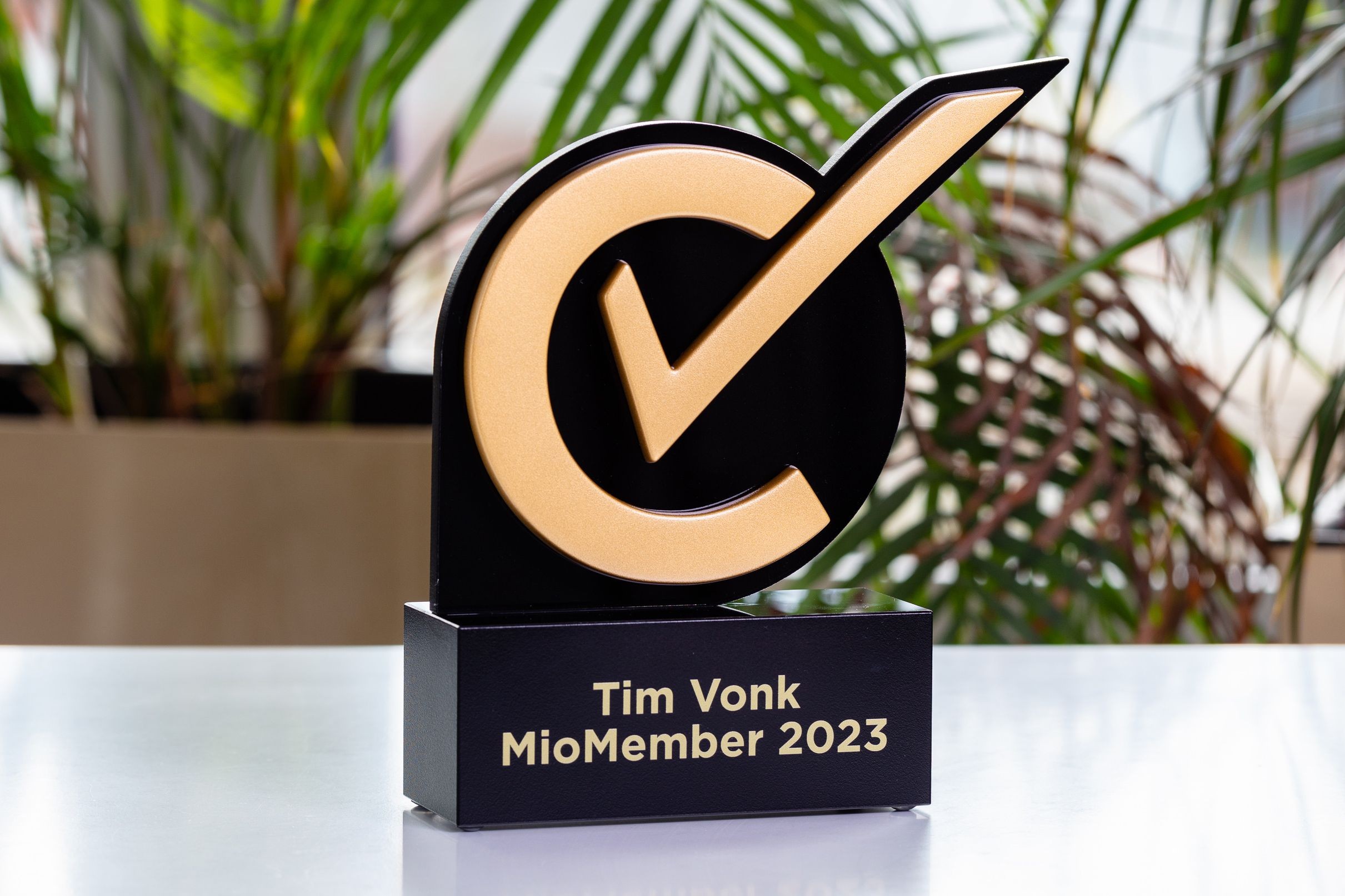 Glasso custom award