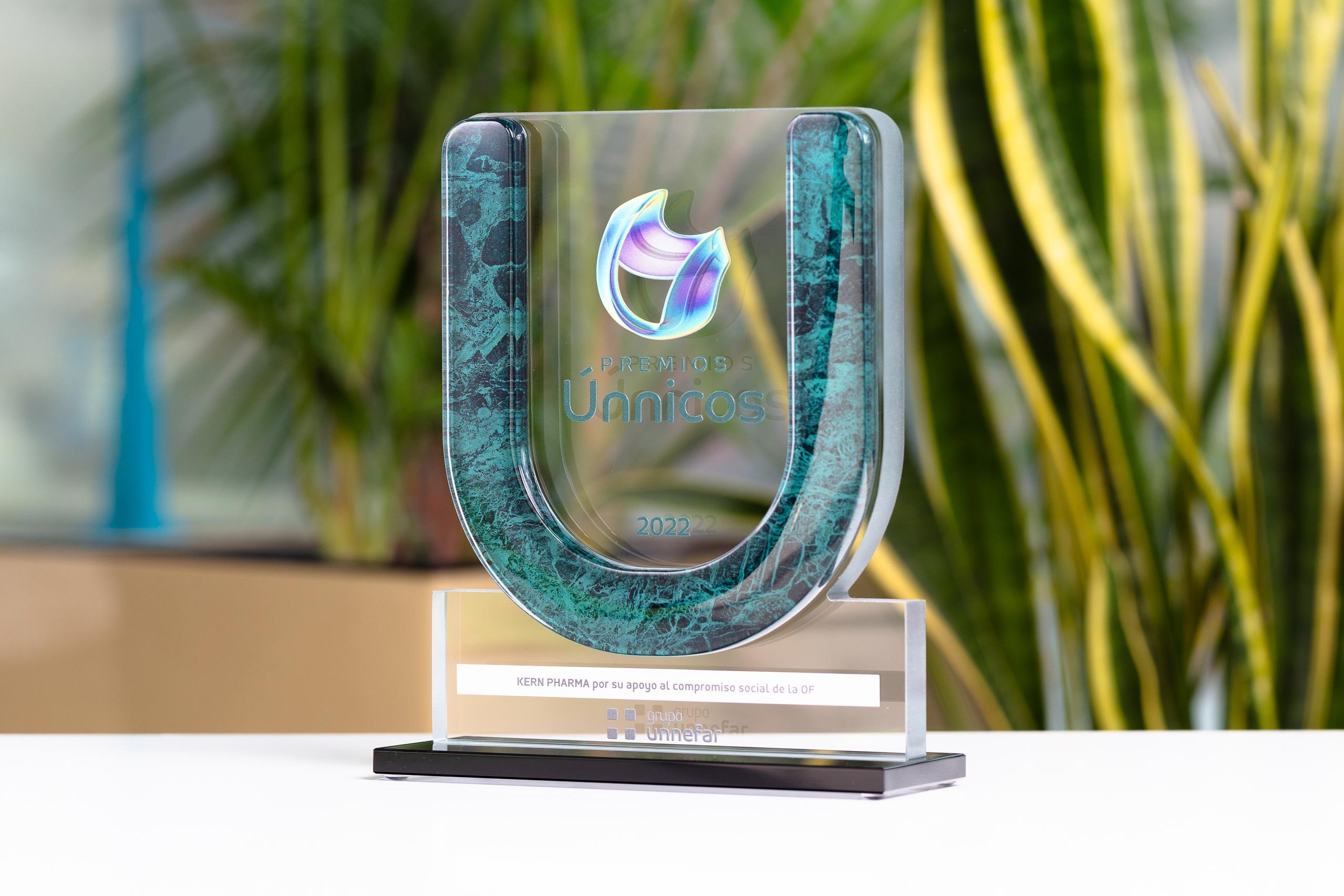 Glasso custom award