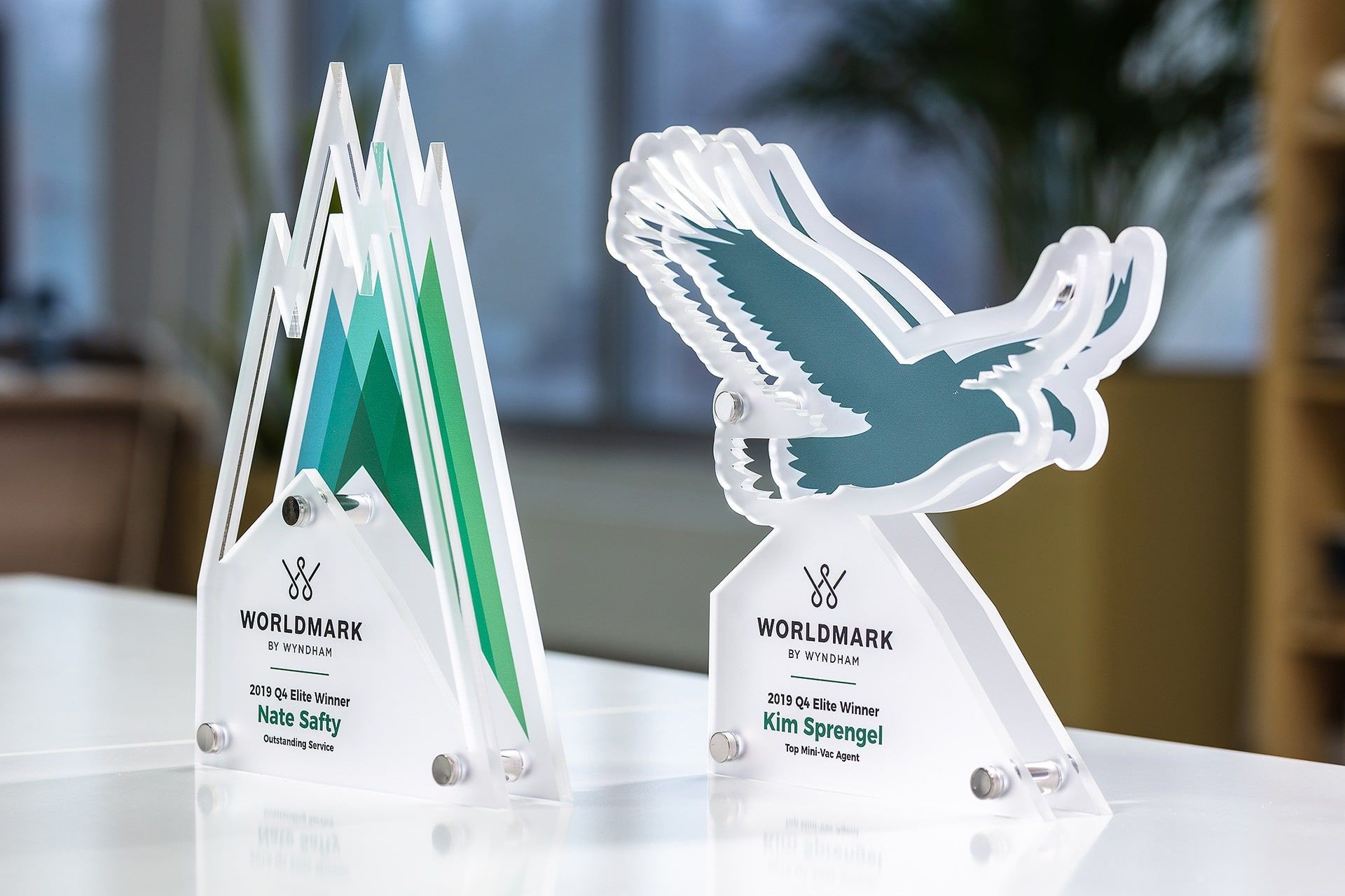 statuetka akryl worldmark glasso