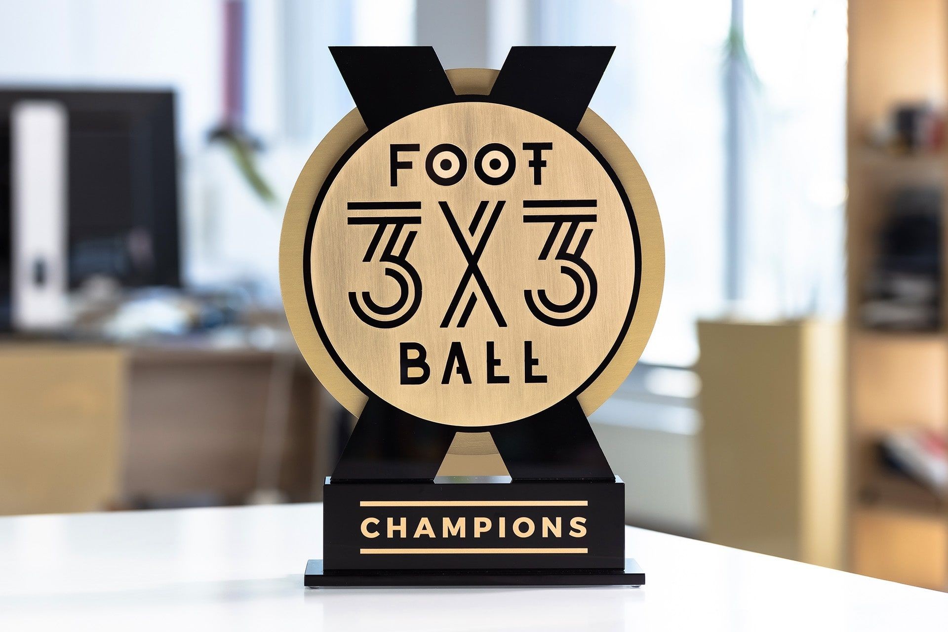 statuetka metal 3x3 football glasso