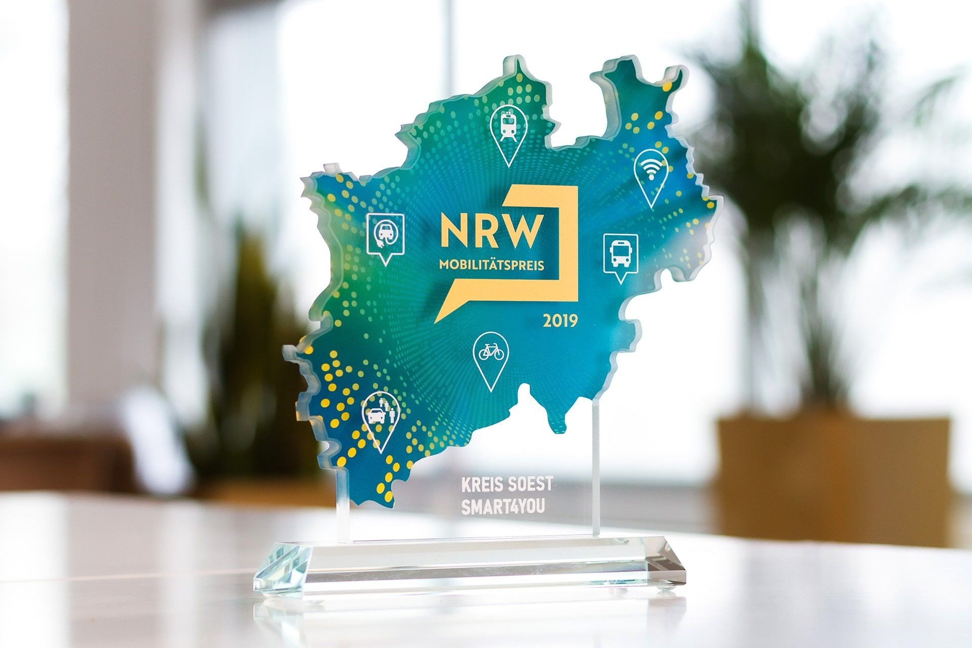 statuetka szklo NRW glasso