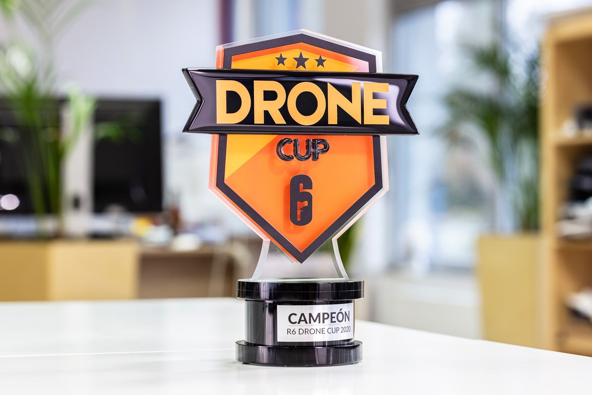 statuetka szklo drone cup glasso