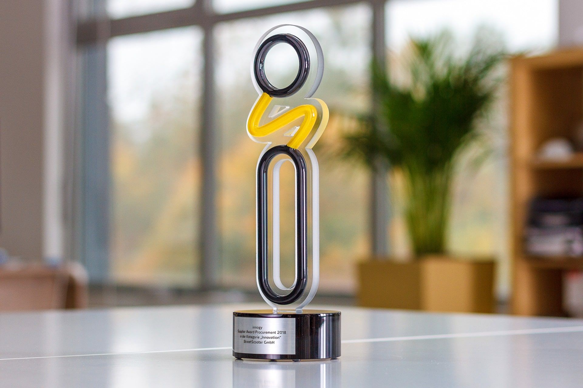 statuetka szklo innogy glasso