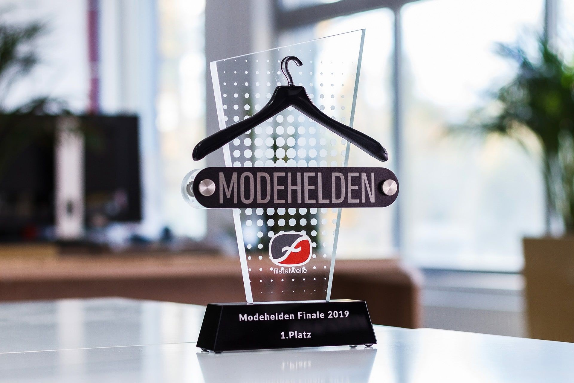 statuetka szklo modehelden glasso